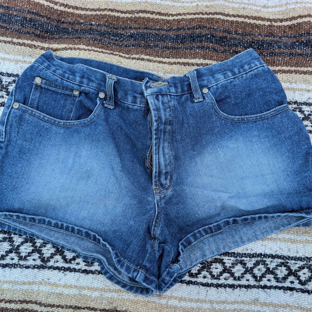 No Boundaries Blue Jean Shorts Casual Cut-Off Style